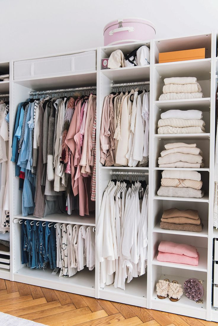 Platzsparend Kleiderschrank Einräumen: Ordnen Sie Ihre Klamotten within Kleiderschrank Platzsparend Einräumen